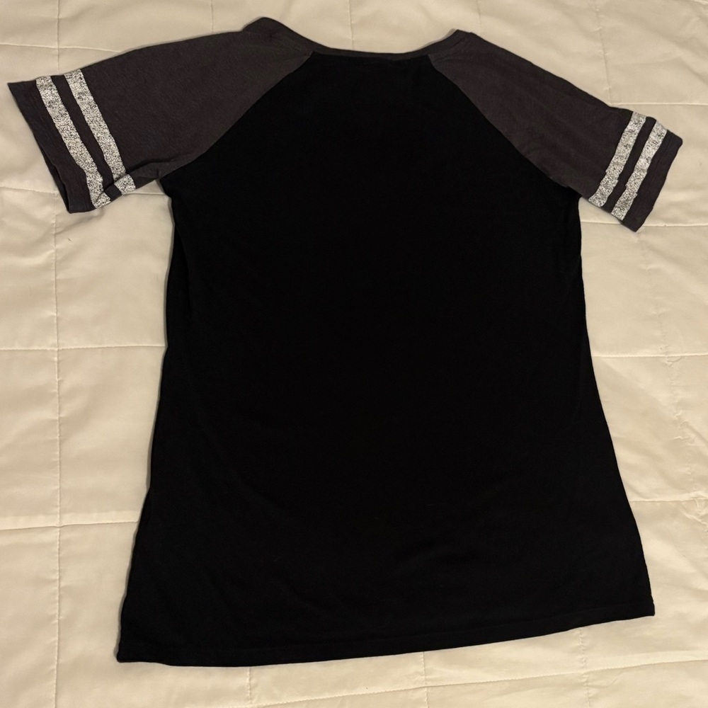 UNDERESTIMATE ME Graphic Tee - Picture 2 of 3
